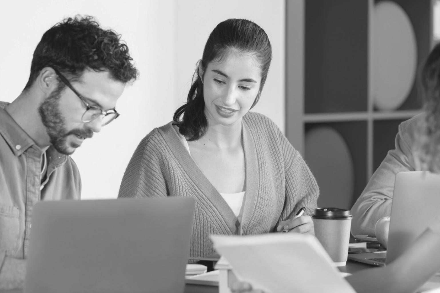 Intensives Arbeiten mit Finanzberichten