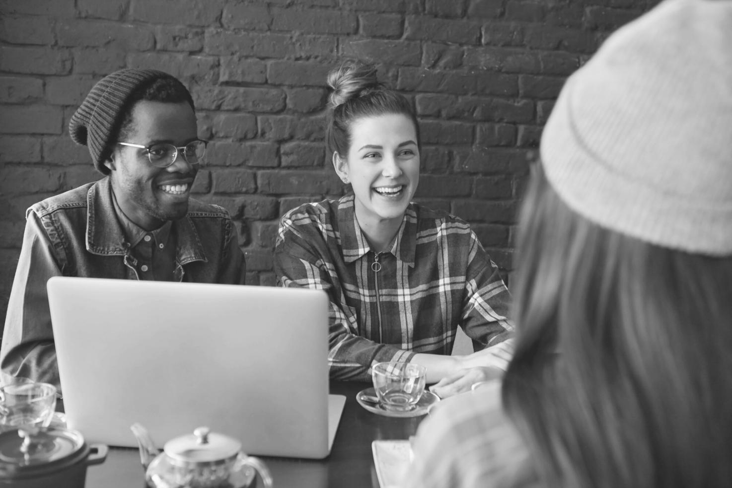 Gruppendiskussion über Finanzkennzahlen